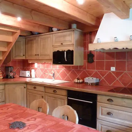 Renove, 9 Personnes, 3 Chambres, 1 Mezzanine - Ch09 Chalet